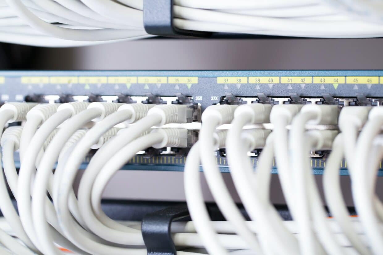 Fast Gigabit Ethnernet network switch in datacenter